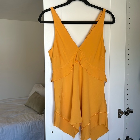 DEREK LAM 10 CROSBY Saffron V neck top size 2 - Picture 4 of 6